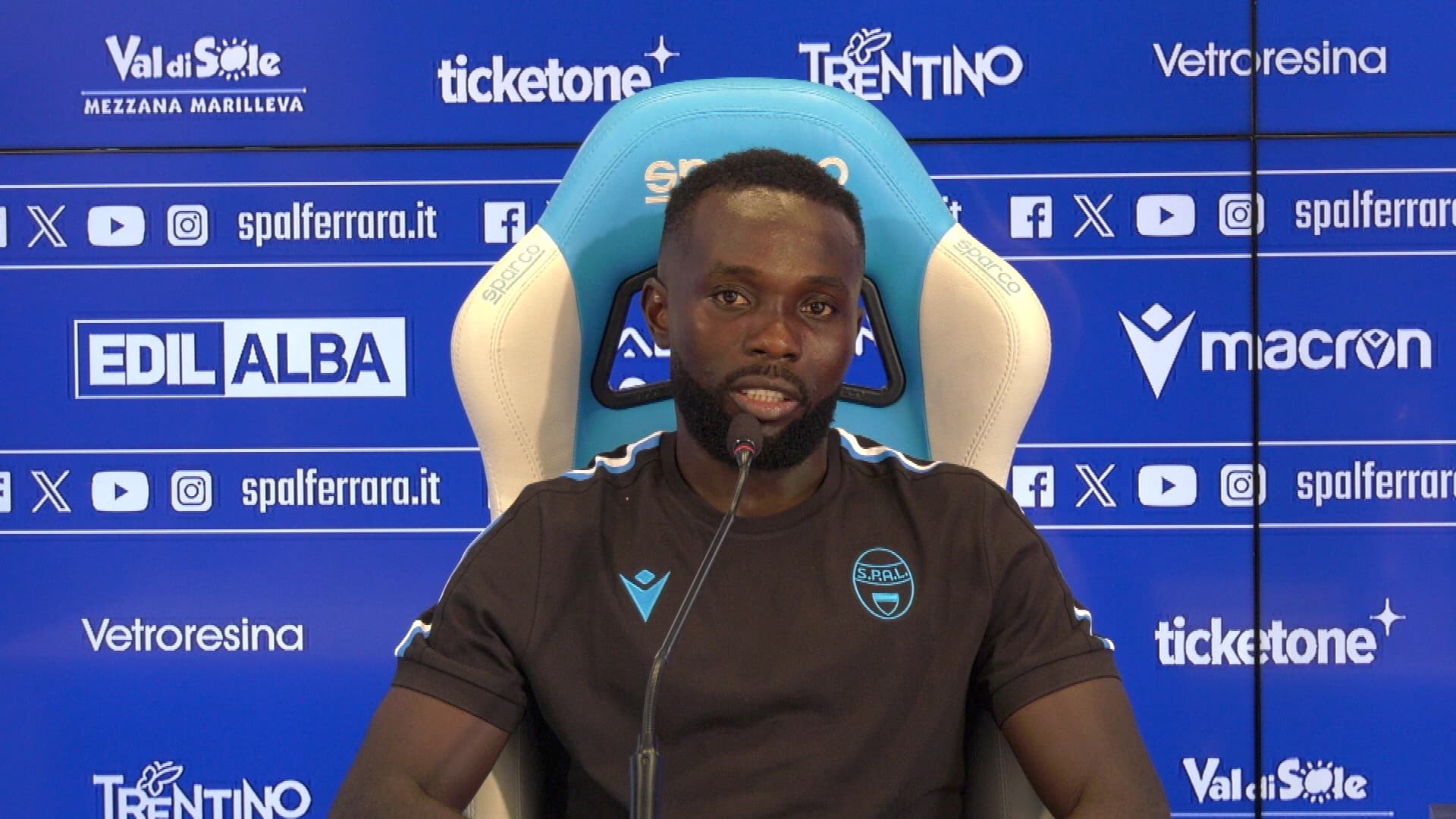 La presentazione di Theophilus Awua
