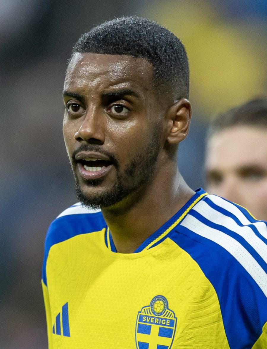 Alexander Isak in azione con la nazionale svedese