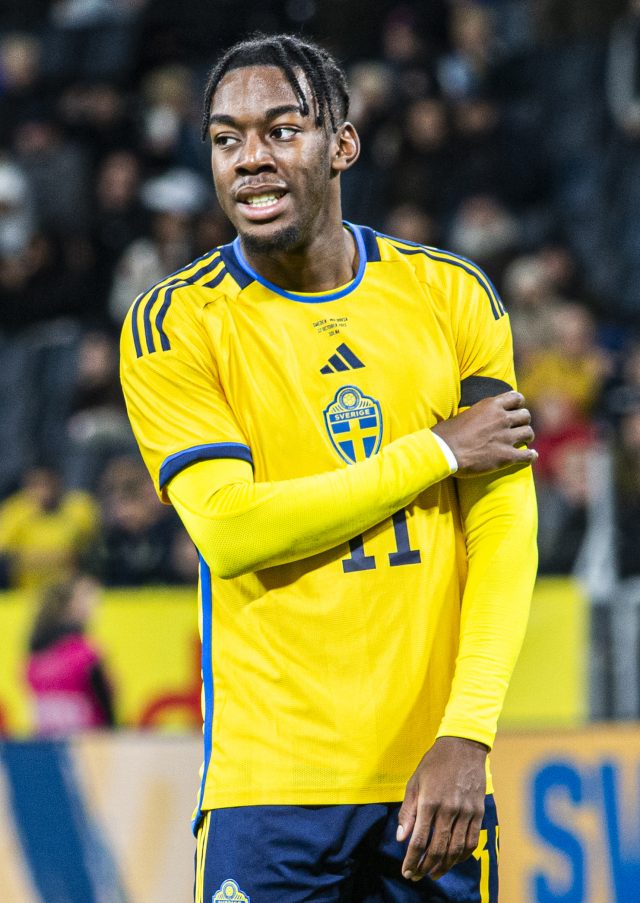 Anthony Elanga con la maglia della Svezia