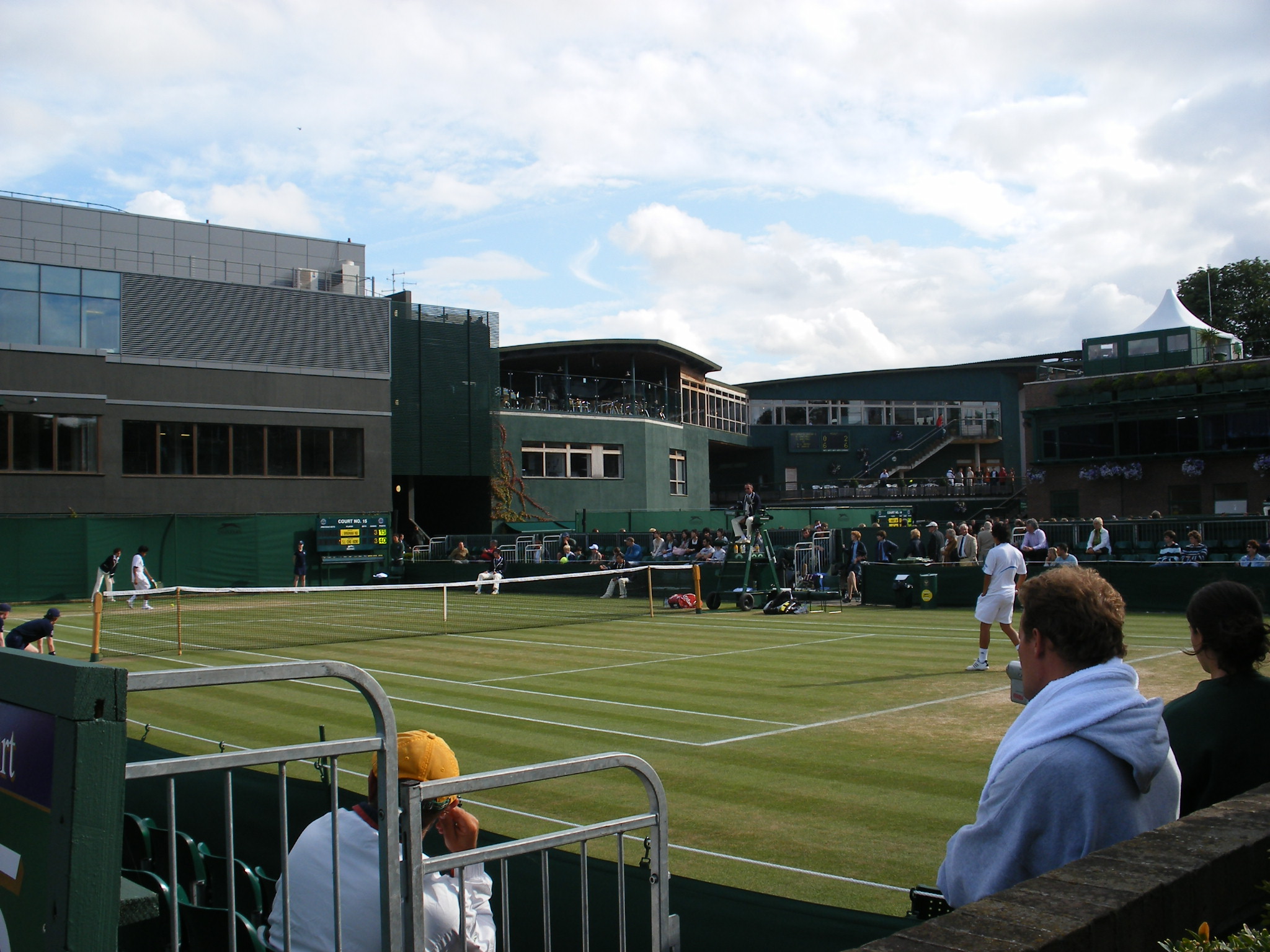 Court 15 di Wimbledon visto dagli spalti