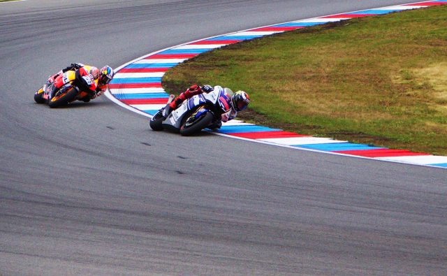 Moto da corsa in pista