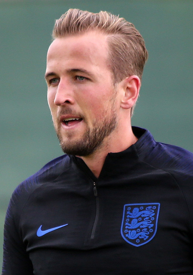 Harry Kane con la maglia dell'Inghilterra durante un allenamento mondiale