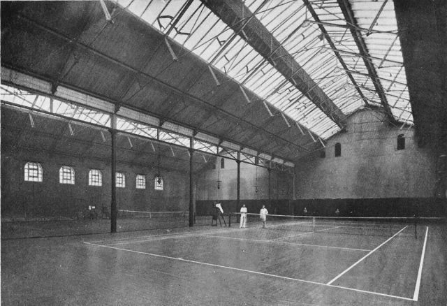 Campo da tennis su erba