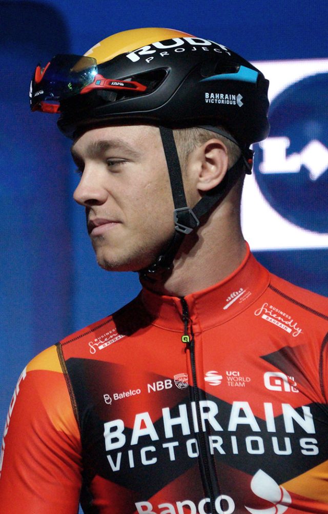 Jonathan Milan durante una presentazione a una corsa ciclistica
