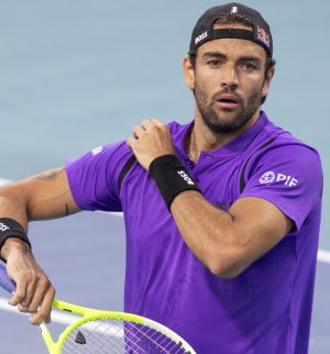 Matteo Berrettini in campo durante un match di tennis