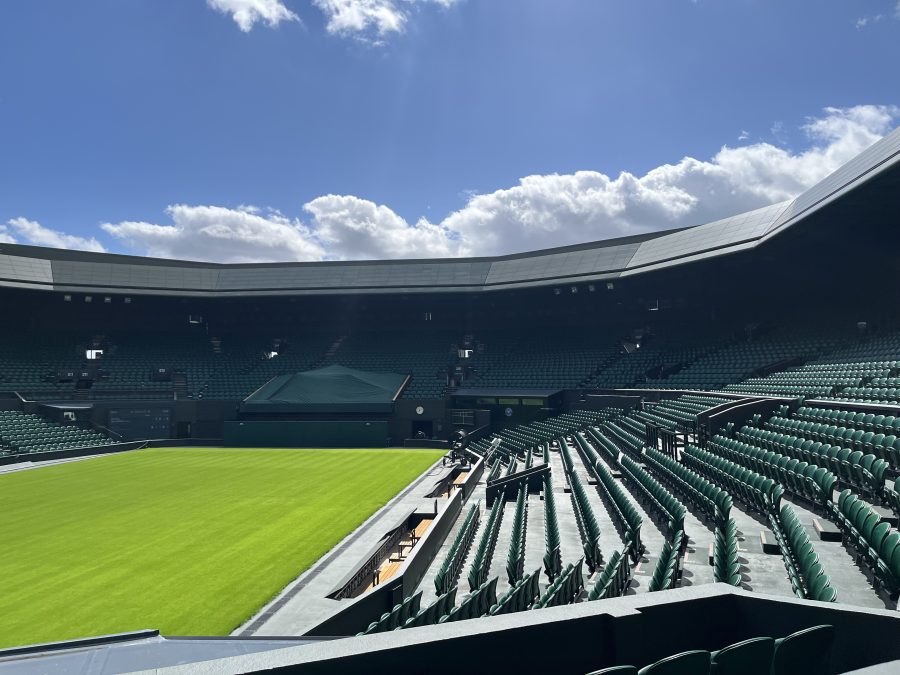 Il Centre Court di Wimbledon visto dalla tribuna laterale