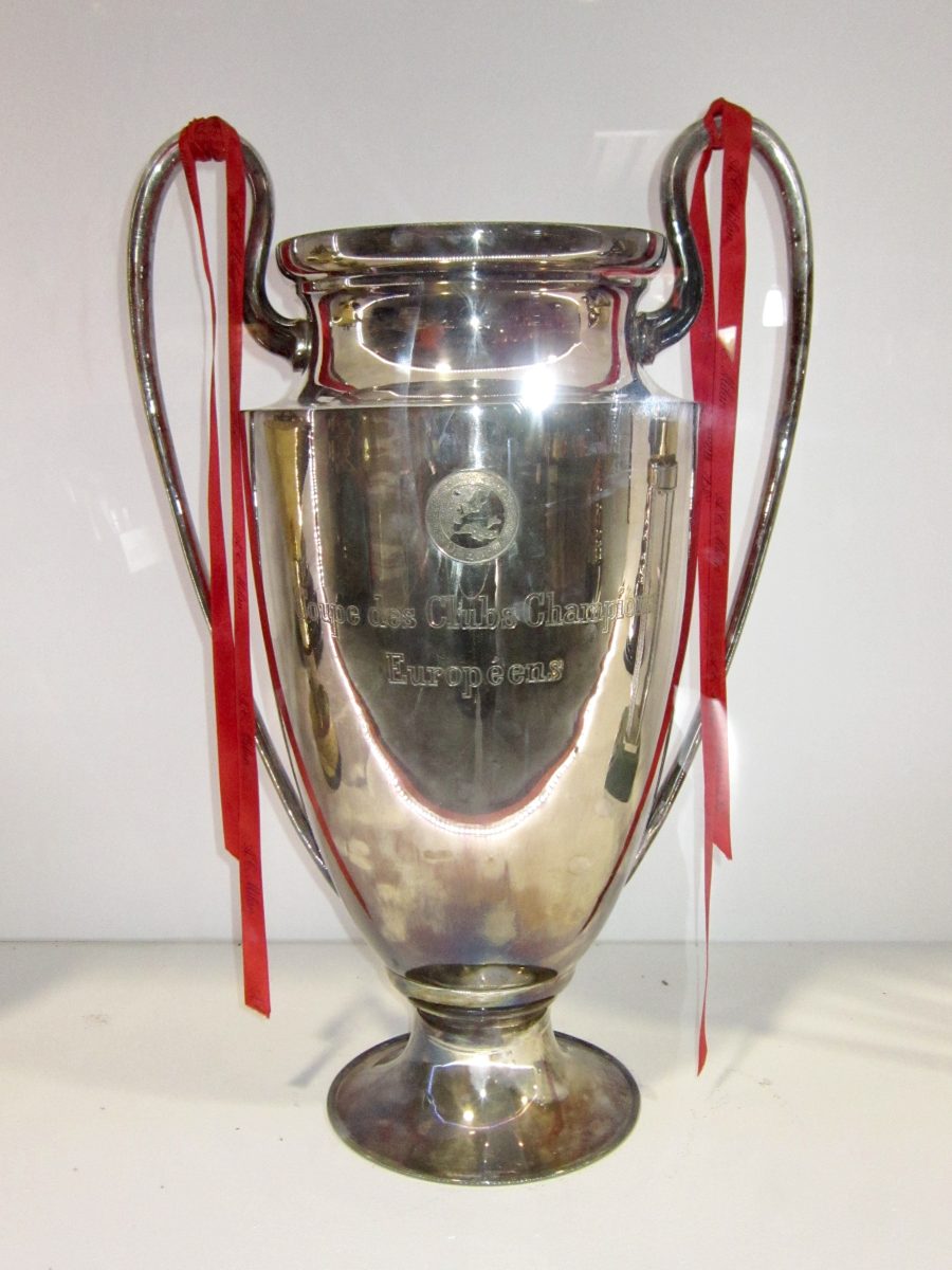 Trofeo europeo esposto nel museo di San Siro a Milano