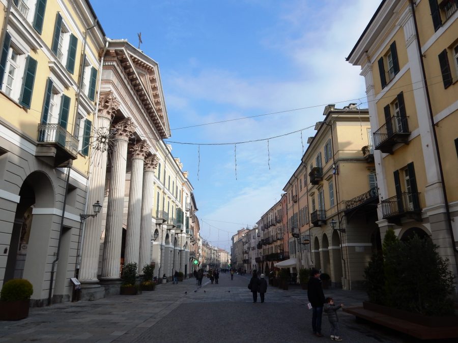 Via Roma a Cuneo, città di arrivo del campionato italiano su strada