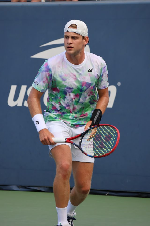 Zizou Bergs in campo durante le qualificazioni dello US Open 2023
