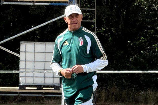 Alberto Bollini tecnico dell Italia Under 19 prima della partita con la Serbia