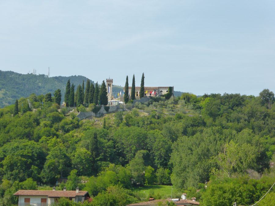 Il Castello di Caneva, punto chiave del percorso tricolore femminile