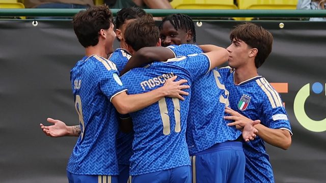 L'Italia Under 19 festeggia un gol contro la Serbia all'Europeo 2026