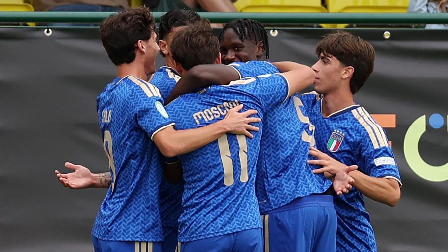L'Italia Under 19 festeggia un gol contro la Serbia all'Europeo 2026