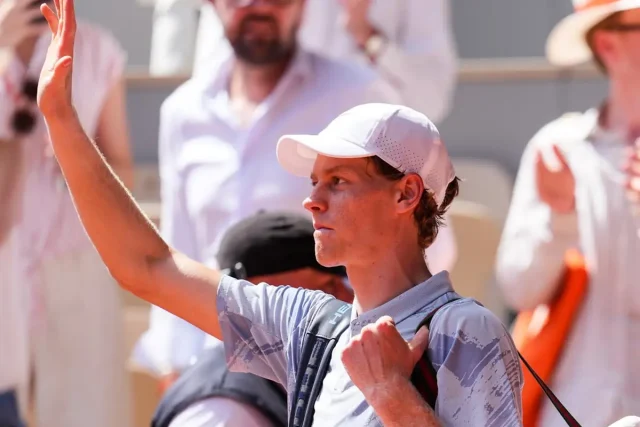 Jannik Sinner e la corsa sull'erba di Wimbledon 2026