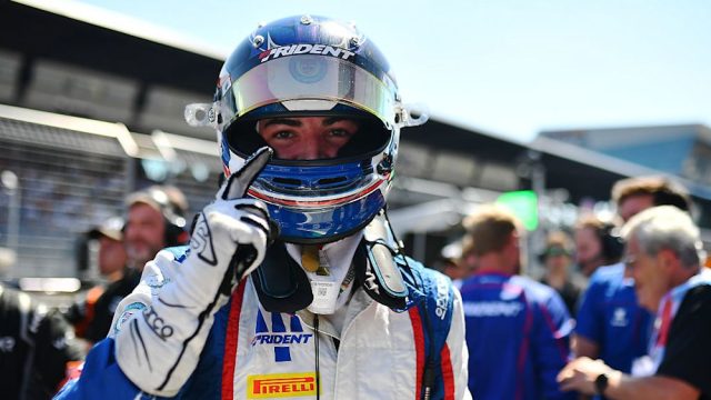 John Bennett con casco Trident nel weekend di Formula 2 a Spielberg