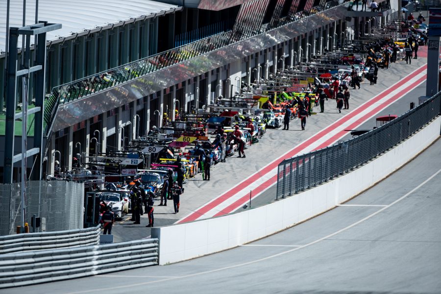 Paddock e pista del Red Bull Ring a Spielberg durante un evento motoristico