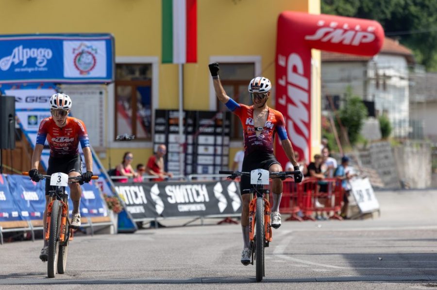 Gara di mountain bike sui sentieri di Alpago Bike Funtastic