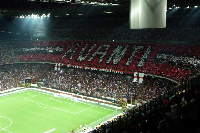 Coreografia a San Siro durante un derby tra Milan e Inter