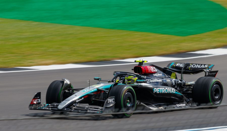 Lewis Hamilton in pista a Silverstone durante il Gran Premio di Gran Bretagna