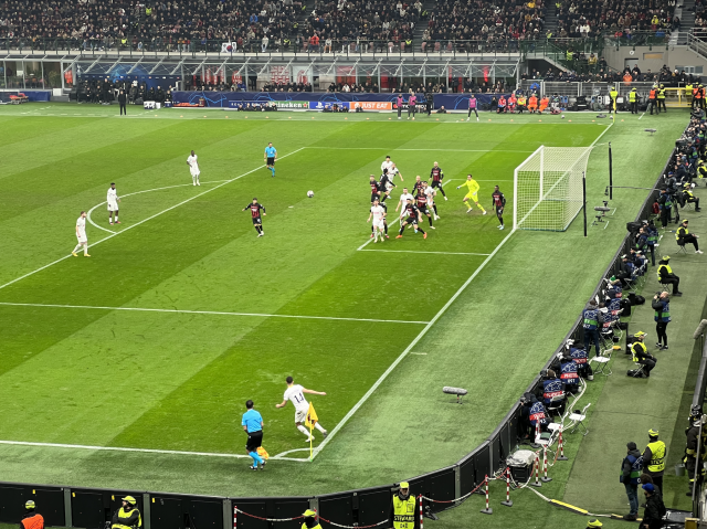 Sandro Tonali in una partita tra Milan e Tottenham