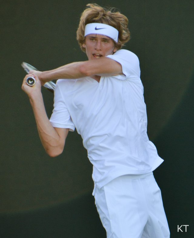 Alexander Zverev in campo sull erba di Wimbledon