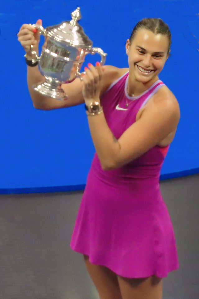 Aryna Sabalenka con il trofeo dello US Open 2024