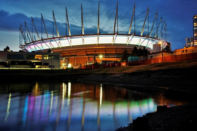 BC Place di Vancouver illuminato di notte