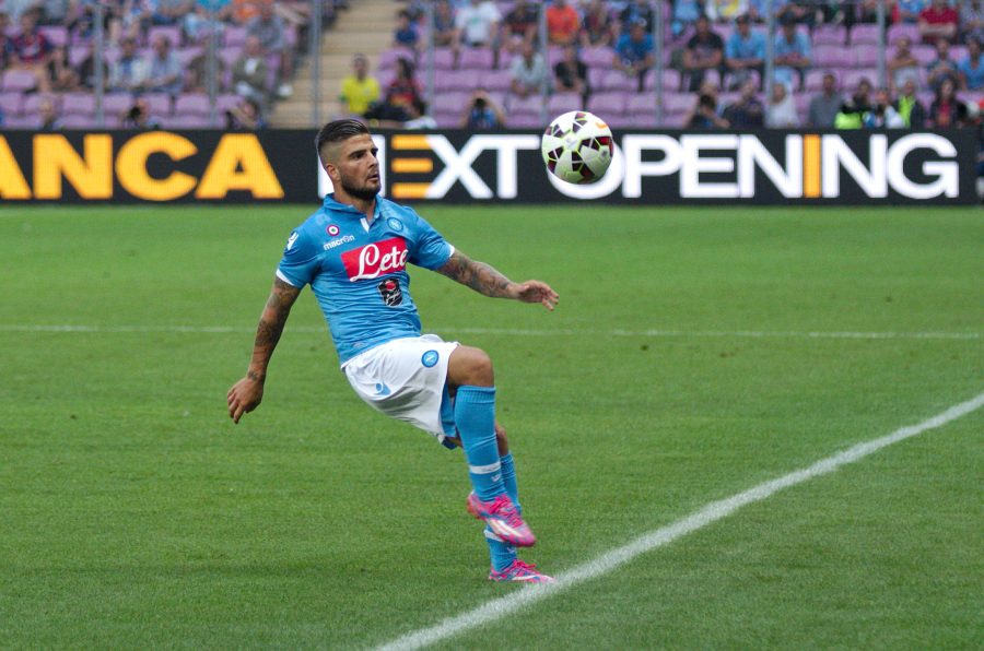 Lorenzo Insigne in campo con la maglia del Napoli durante un amichevole a Ginevra