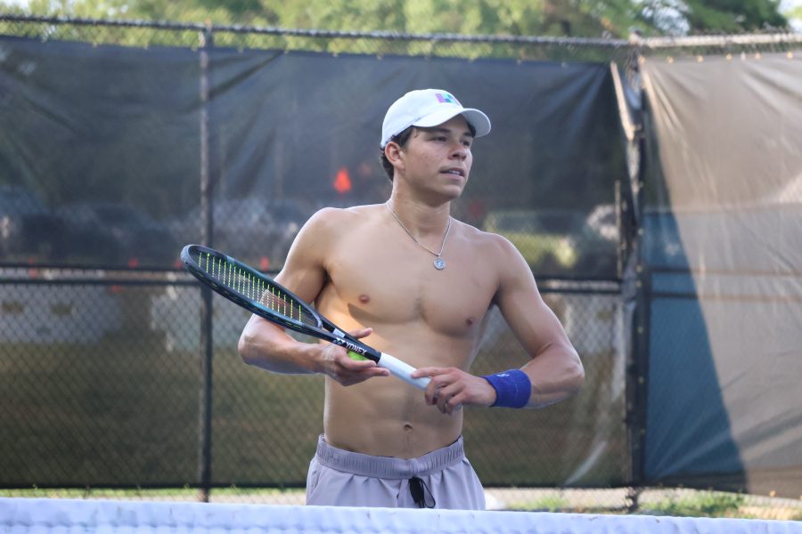 Ben Shelton durante un incontro di tennis