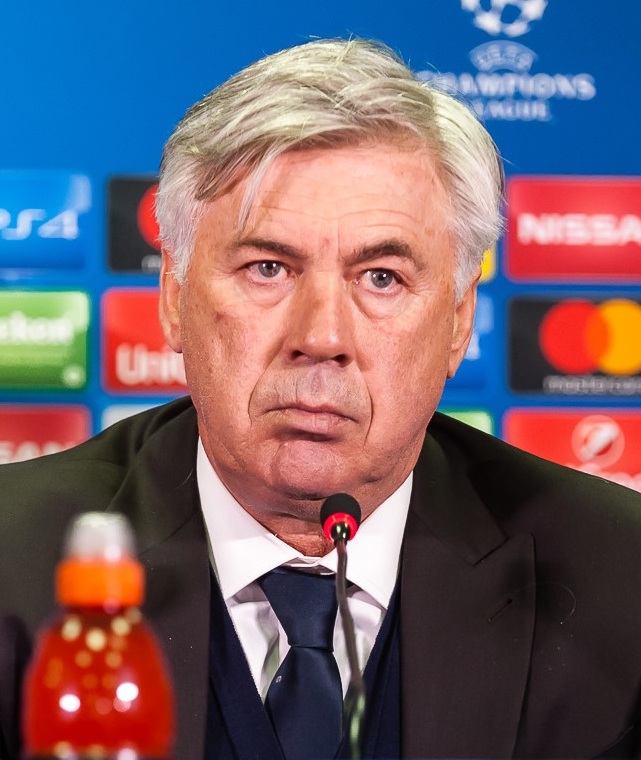 Carlo Ancelotti durante una conferenza stampa