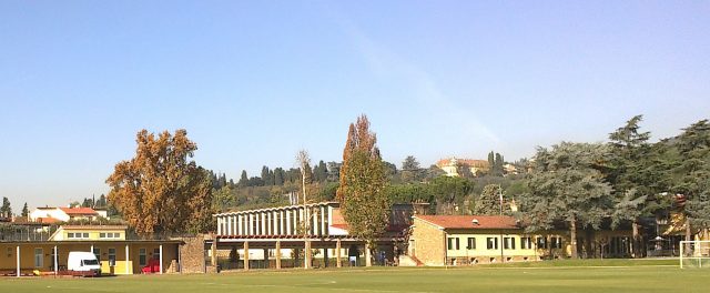 Centro tecnico federale di Coverciano visto da un campo di calcio