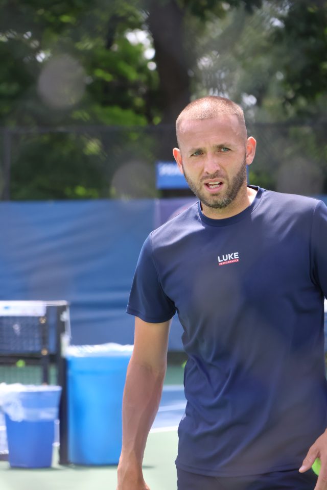 Dan Evans durante un match di tennis