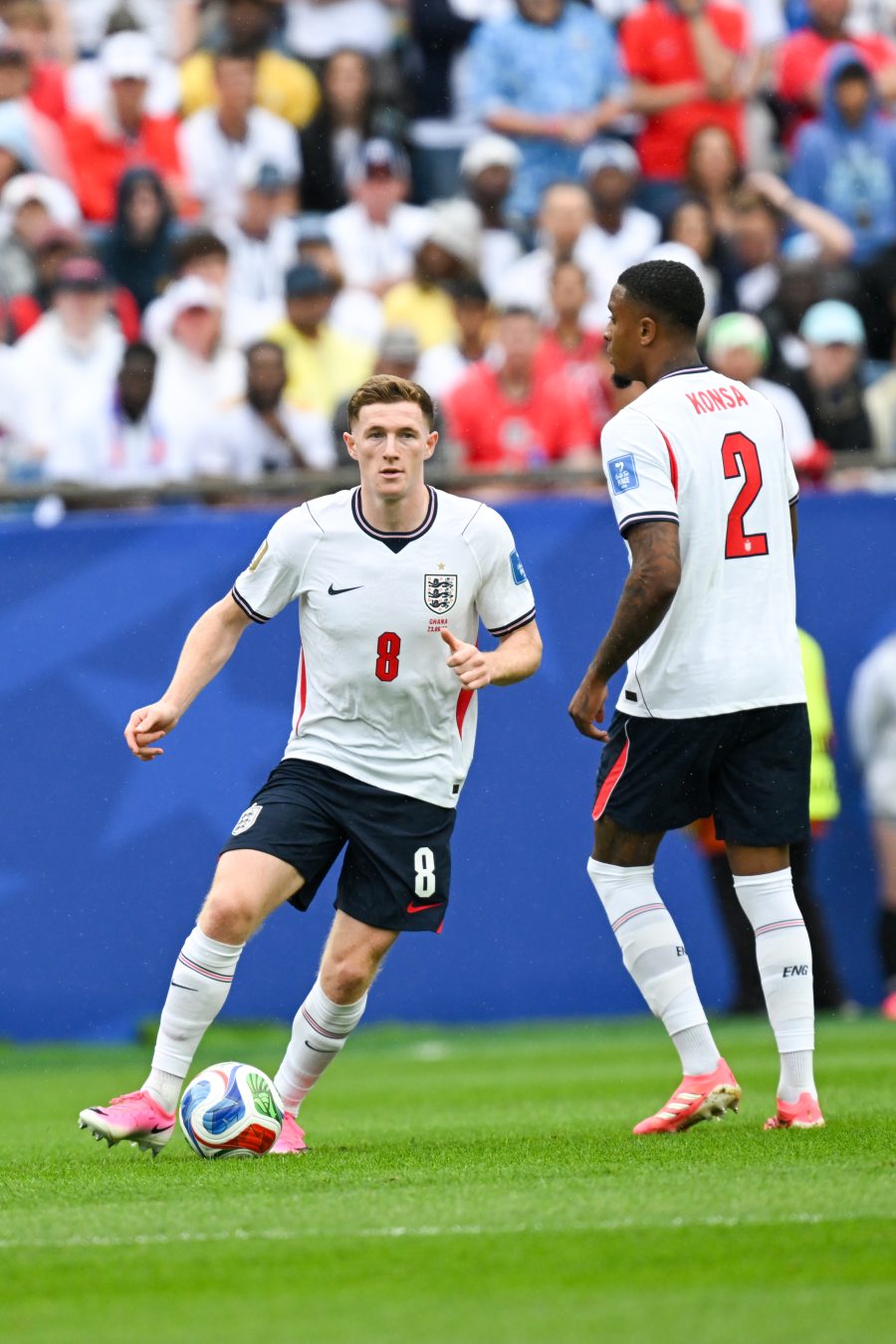 Elliot Anderson numero 8 dell Inghilterra durante il Mondiale 2026
