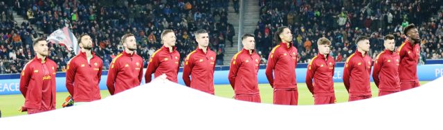 Paulo Dybala con la maglia della Roma in campo europeo