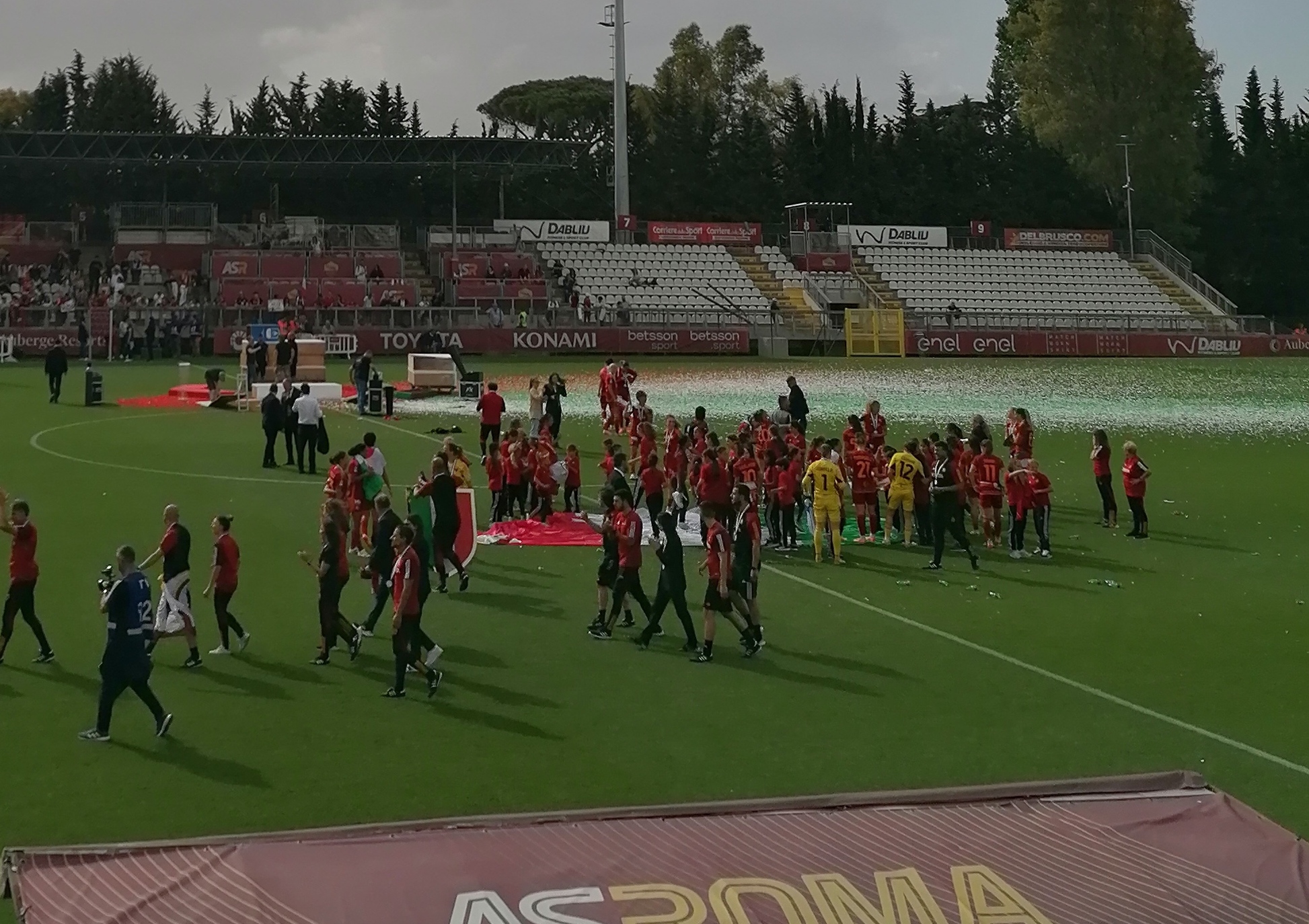 Festa della Roma femminile durante una celebrazione scudetto