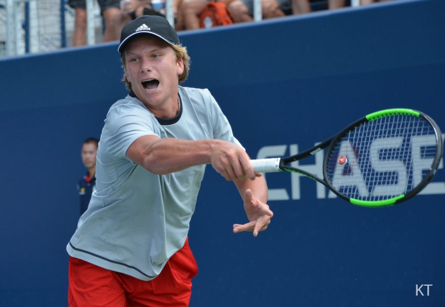 Jenson Brooksby durante un match di tennis