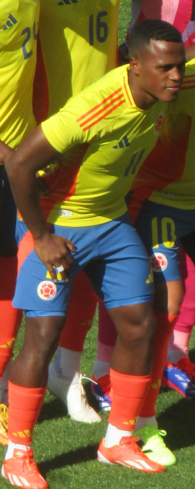 Jhon Arias con la maglia della Colombia durante una partita internazionale