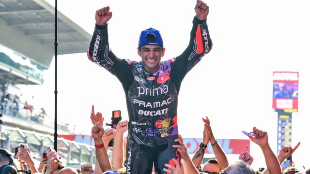 Jorge Martin festeggia il titolo mondiale MotoGP 2024