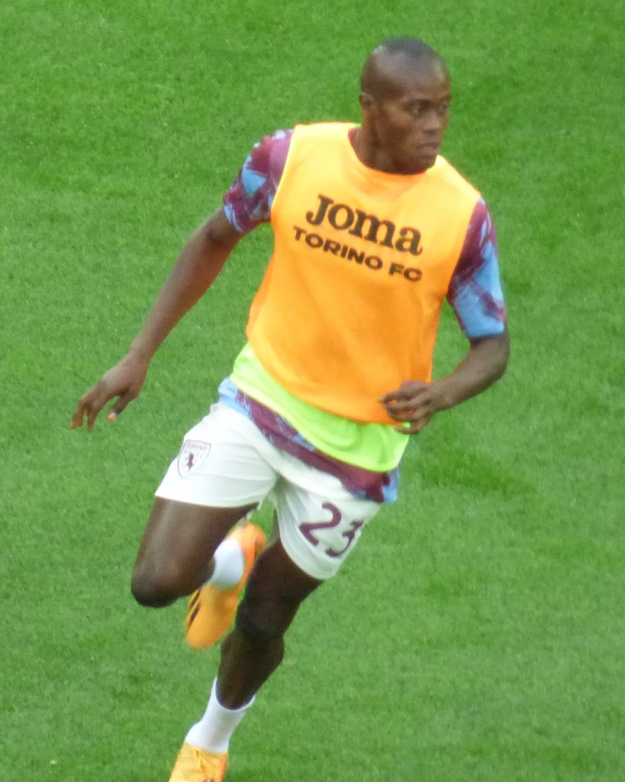 Demba Seck durante un amichevole del Torino contro il Lens nel 2023