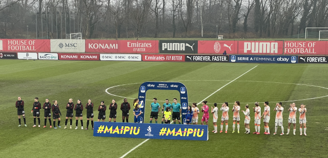 Azione di gioco tra Milan e Roma nella Serie A Women