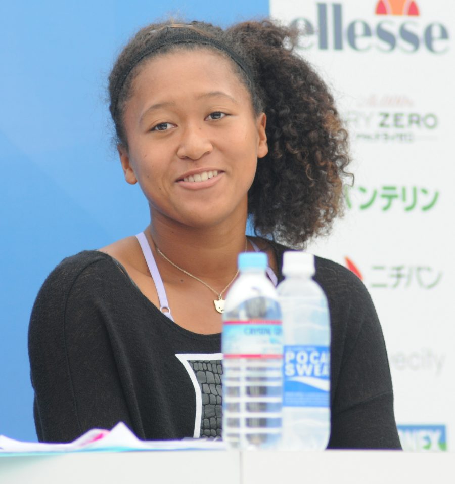 Naomi Osaka durante un match di tennis