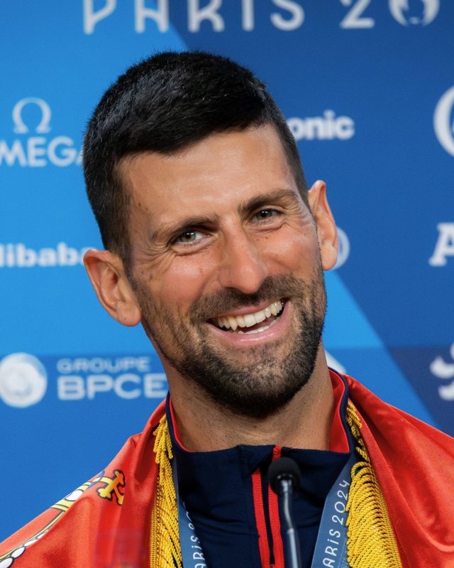 Novak Djokovic fotografato dopo l'oro olimpico di Parigi 2024