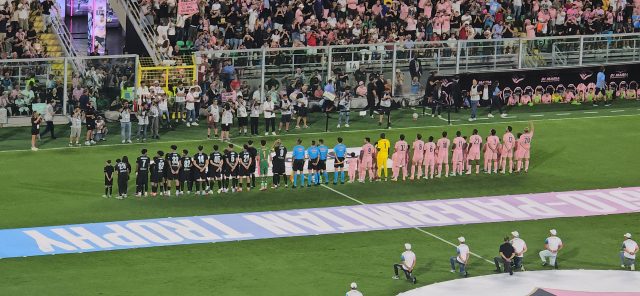 John Stones in campo con il Manchester City durante un amichevole a Palermo