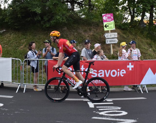 Soren Waerenskjold in azione al Tour de France con la maglia Uno-X