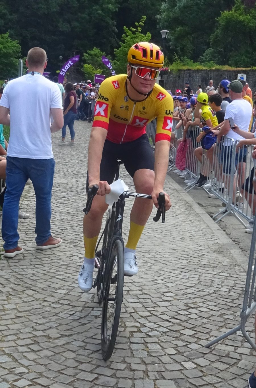 Primo piano di Soren Waerenskjold in divisa Uno-X al Tour de Belgique