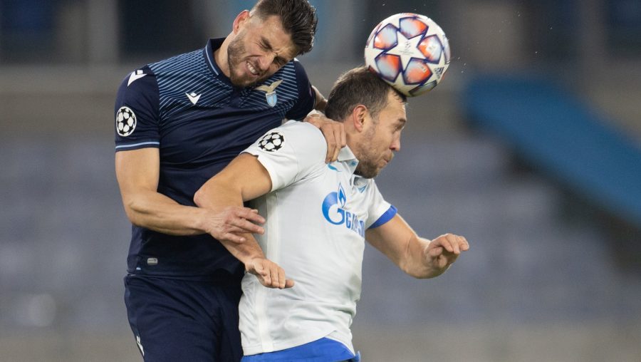 Azione di gioco tra Lazio e Zenit allo Stadio Olimpico