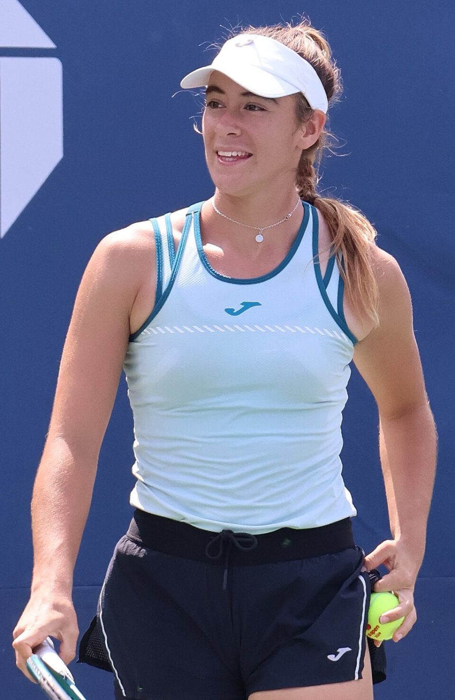 Solana Sierra durante un incontro di tennis
