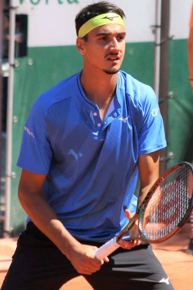 Lorenzo Sonego in campo durante un torneo del Grande Slam