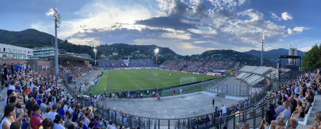 Lo stadio Sinigaglia di Como durante una partita