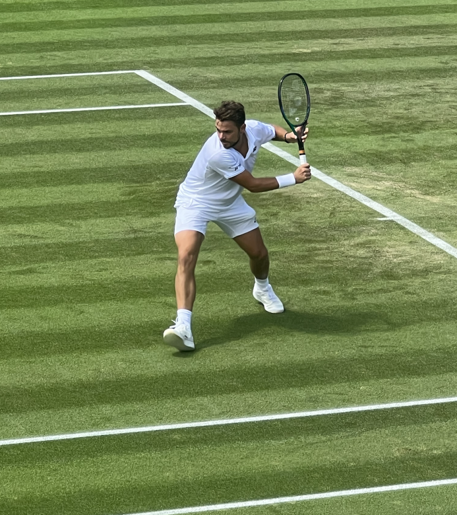 Stan Wawrinka colpisce il rovescio a Wimbledon